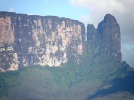 La falaise du Roraima et son éperon