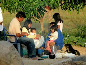 Indiens Pémons en famille sur le Plateau du Roraima